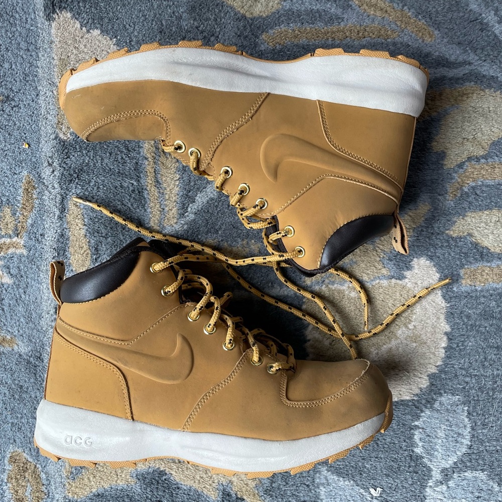 Nike Manoa Leather Boots Women’s 8 39 Youth 6.5 Tan Haystack Velvet Brown